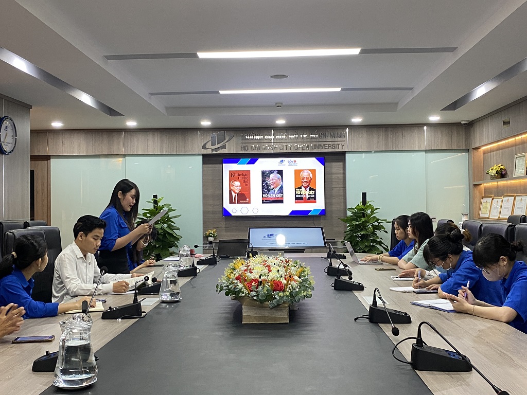 Câu lạc bộ Lý luận trẻ tổ chức sinh hoạt chính trị tháng 11/2022 với chủ đề “ Đồng Chí Võ Văn Kiệt – Người Thắp Lửa”