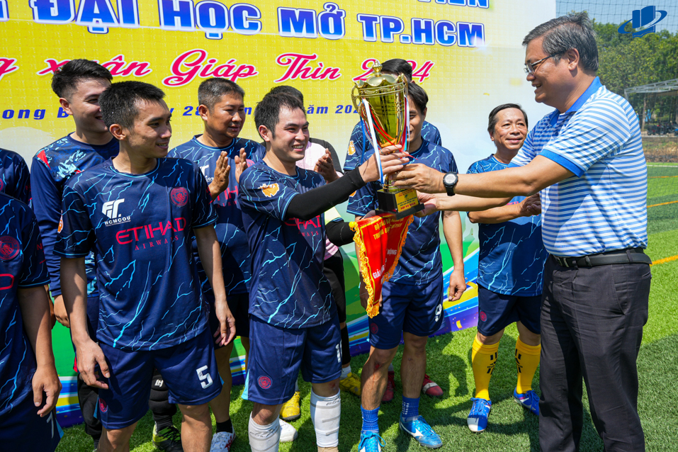 Giải bóng đá Cựu sinh viên game bai doi thuong
 Thành phố Hồ Chí Minh – “Mừng Xuân Giáp Thìn 2024”