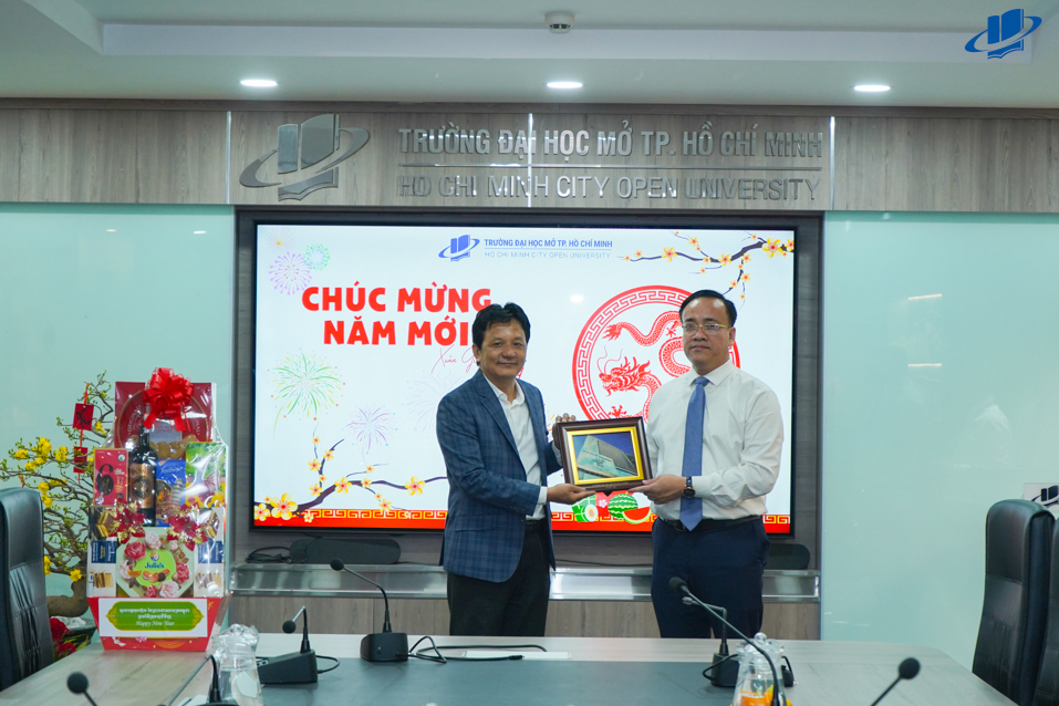 game bai doi thuong
 Thành phố Hồ Chí Minh đón tiếp Tổng Lãnh sự quán Campuchia đến thăm và chúc Tết